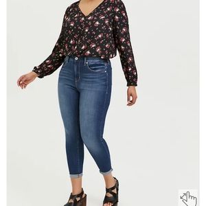 Torrid black floral bodysuit, size00/10 EUC.